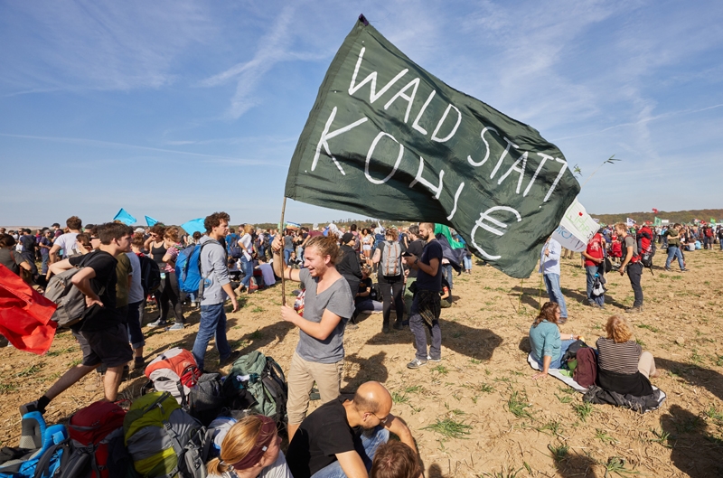 06.10.2018, im Hambacher Wald, Buir, Nordrhein-Westfalen: Demo "Wald retten - Kohle stoppen!".Foto: Georg Wendt/BUND